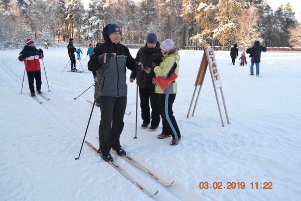 Соревнования по лыжным гонкам.